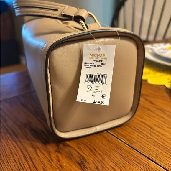 Michael Kors Orchard Barrel Top Handle Crossbody Shoulder Bag Camel - Picture 2 of 6